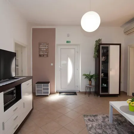 Spacious House Stefi With Grill Vakantiehuis