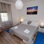 Spacious House Stefi With Grill Casa vacanze *
