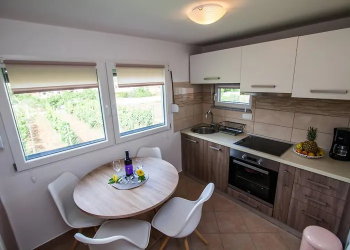 Feriehus Spacious House Stefi With Grill Pula