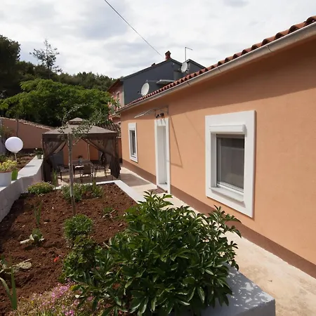 Dom wakacyjny Spacious House Stefi With Grill *